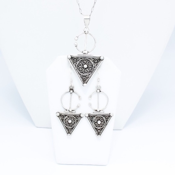 Berber Symbol .999 Silver Pendant and Earring Set - Picture 2 of 4
